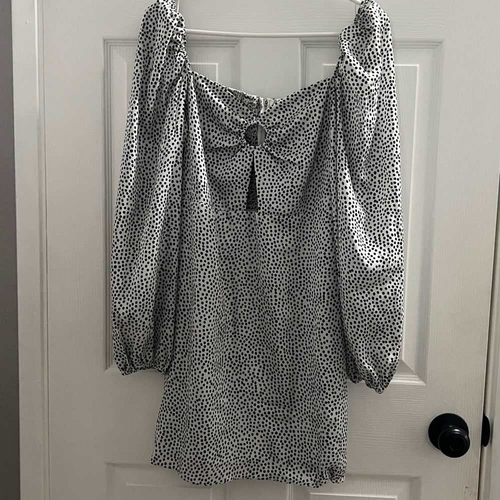 Essue Monochrome Polka Dot Blouse